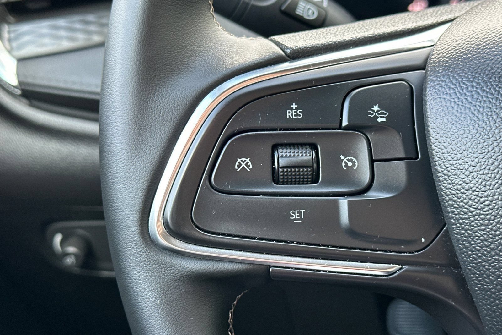 Certified 2024 Buick Encore GX Preferred FWD image 31