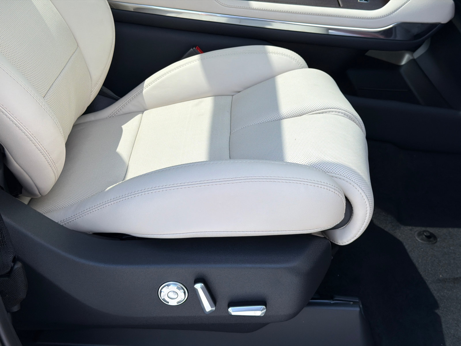 New 2027 Lincoln Navigator Reserve AWD/4WD image 13