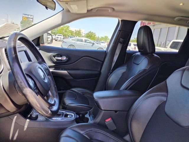Used 2019 Jeep Cherokee Latitude Plus AWD/4WD image 13