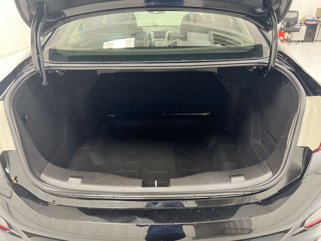 Used 2017 Chevrolet Cruze LS FWD image 23