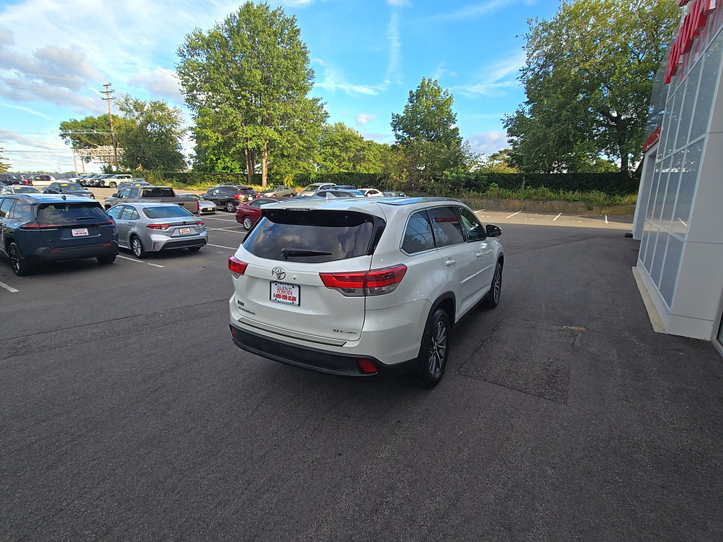Certified 2019 Toyota Highlander XLE AWD/4WD image 6