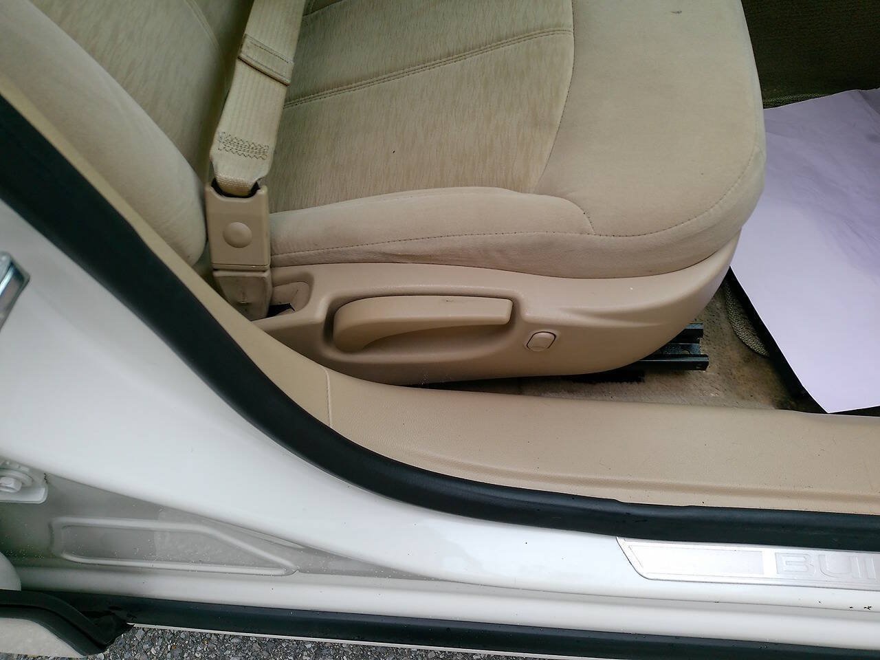 Used 2012 Buick LaCrosse Convenience FWD image 17