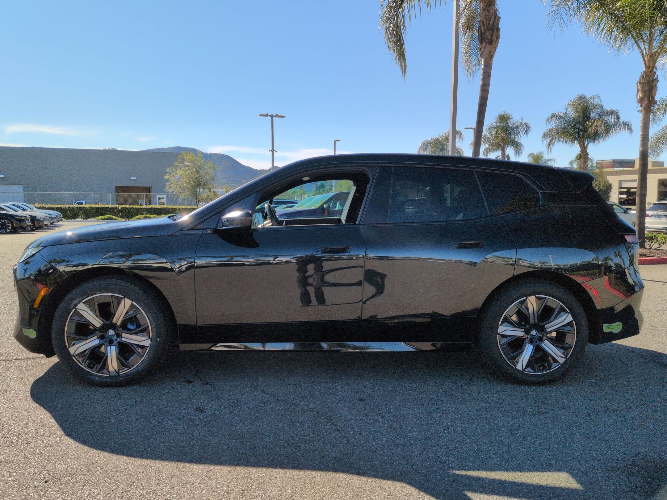 Used 2024 BMW iX xDrive50 w/ Sport Package image 7