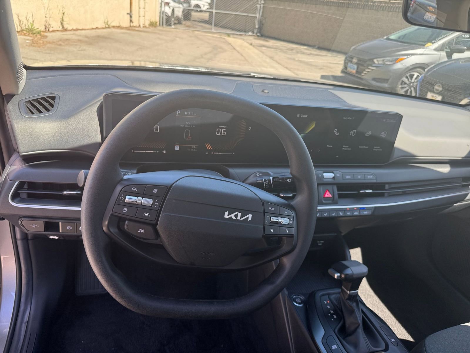 Used 2025 Kia K4 LXS image 33