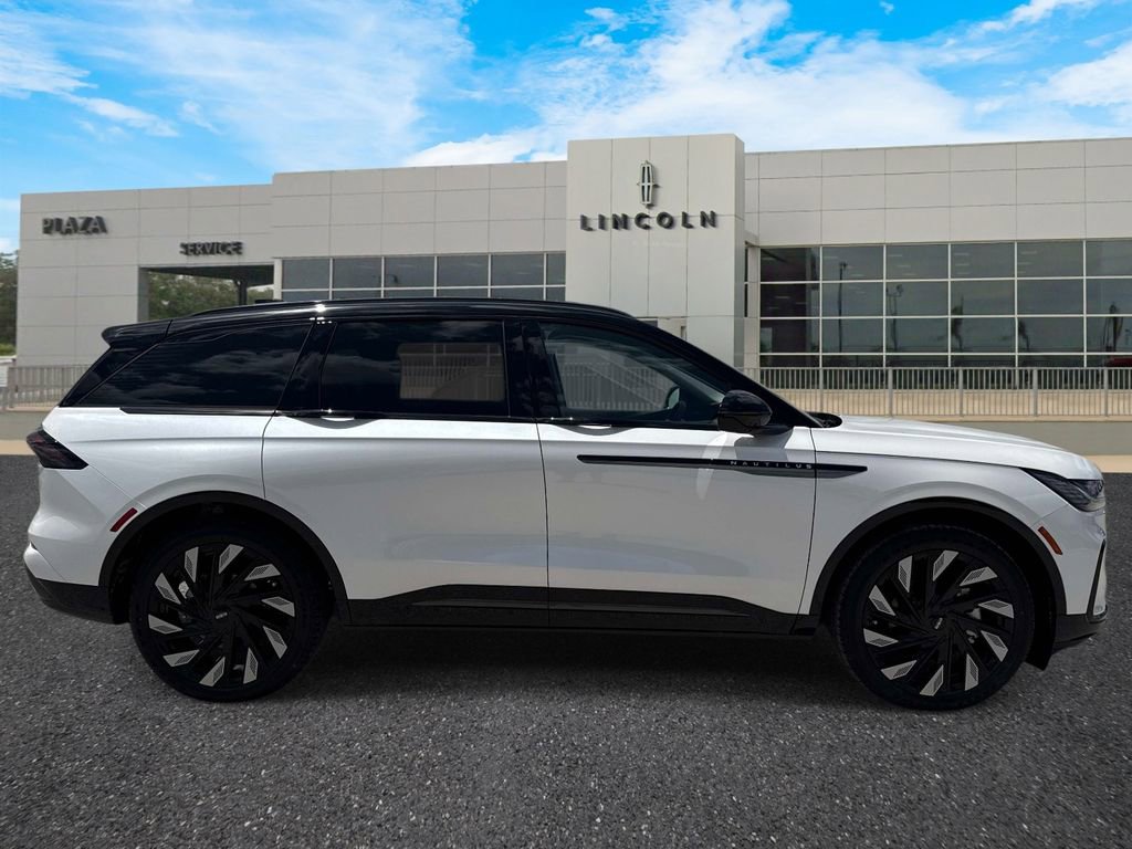 New 2026 Lincoln Nautilus Reserve w/ Jet Appearance Package AWD/4WD image 2
