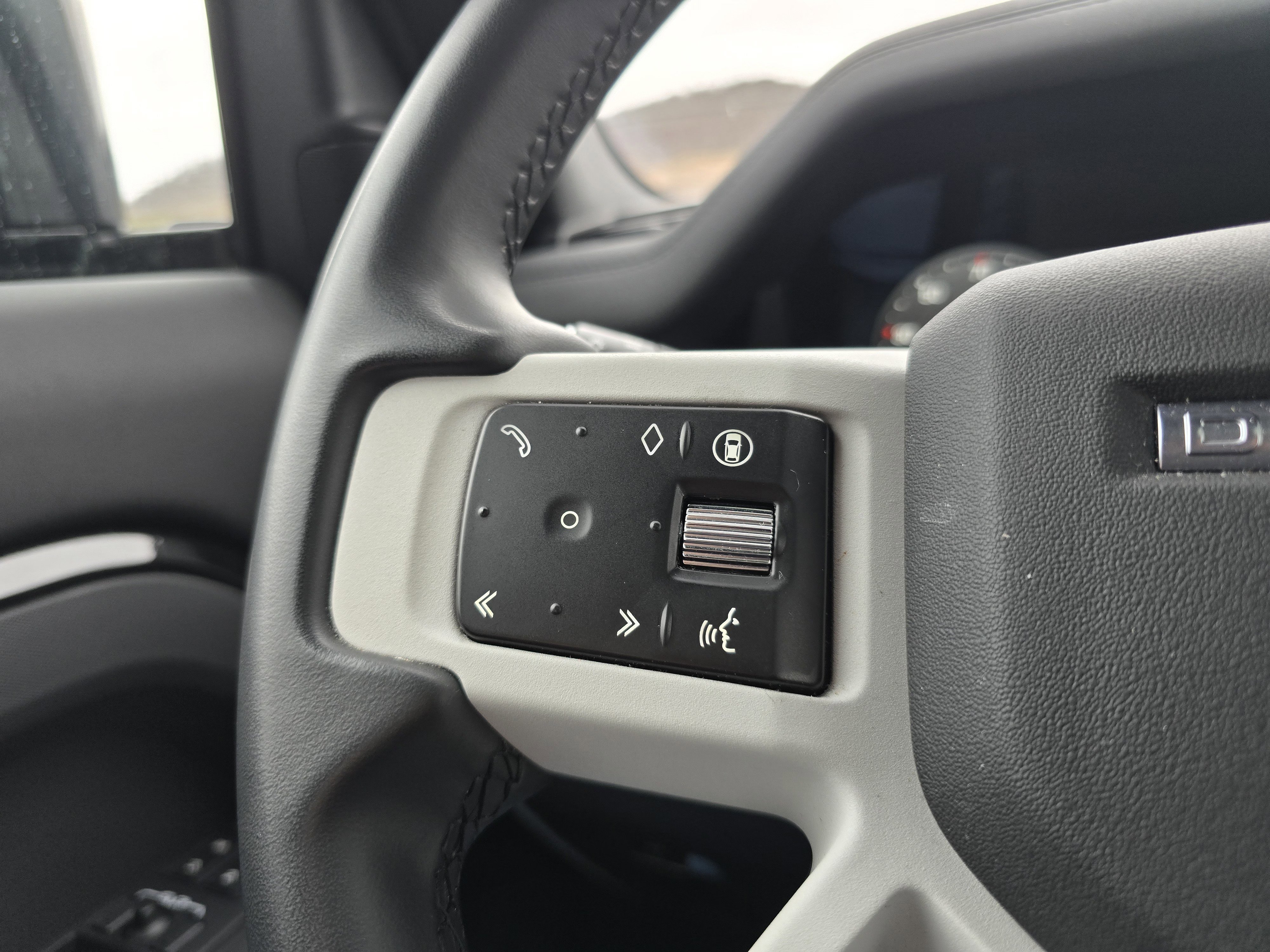 Used 2025 Land Rover Defender 110 S AWD/4WD image 19