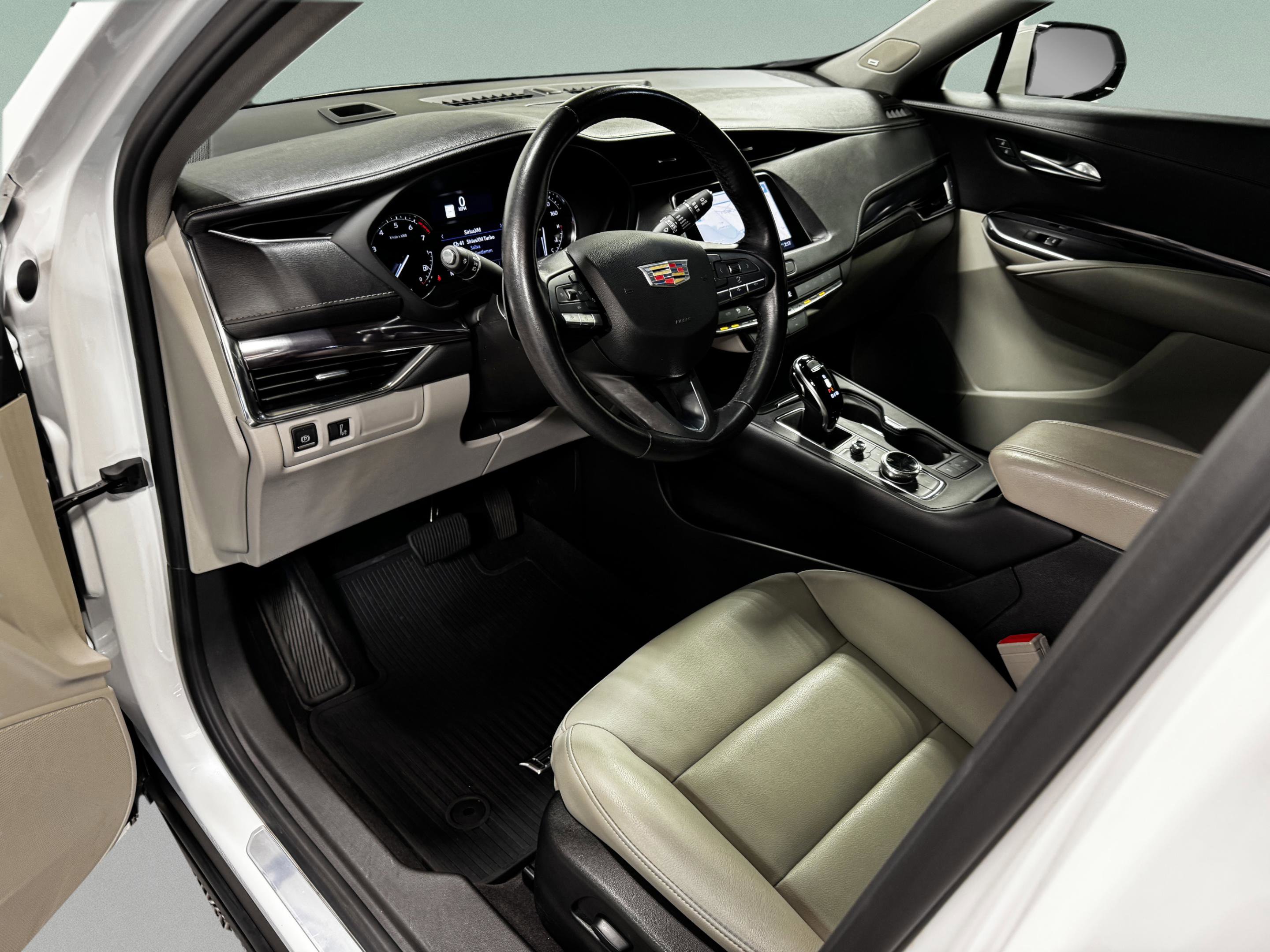 Used 2022 Cadillac XT4 Luxury w/ Driver Awareness Package FWD image 20