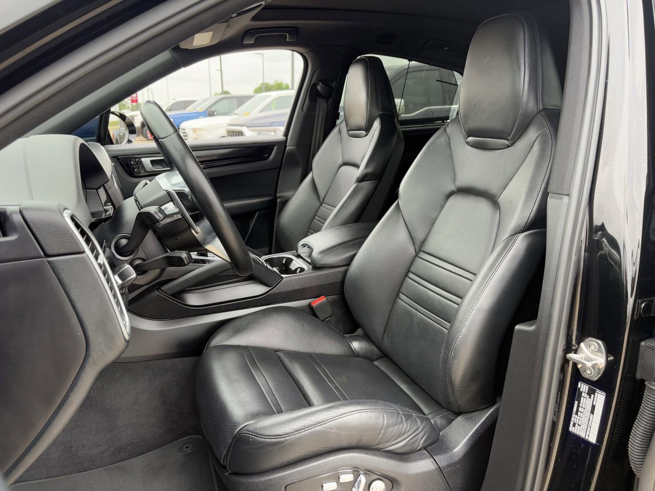 Used 2020 Porsche Cayenne image 27