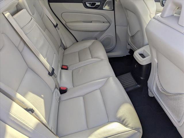 Used 2018 Volvo XC60 T8 Momentum w/ Vision Package image 21