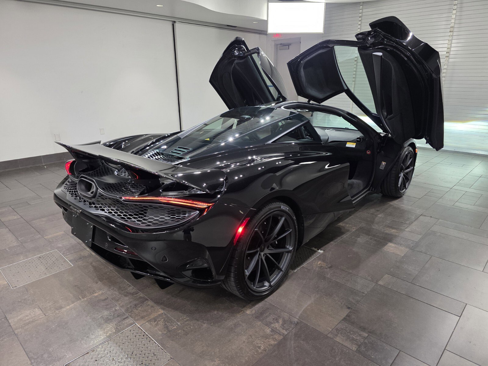 New 2026 McLaren 750S Coupe image 23