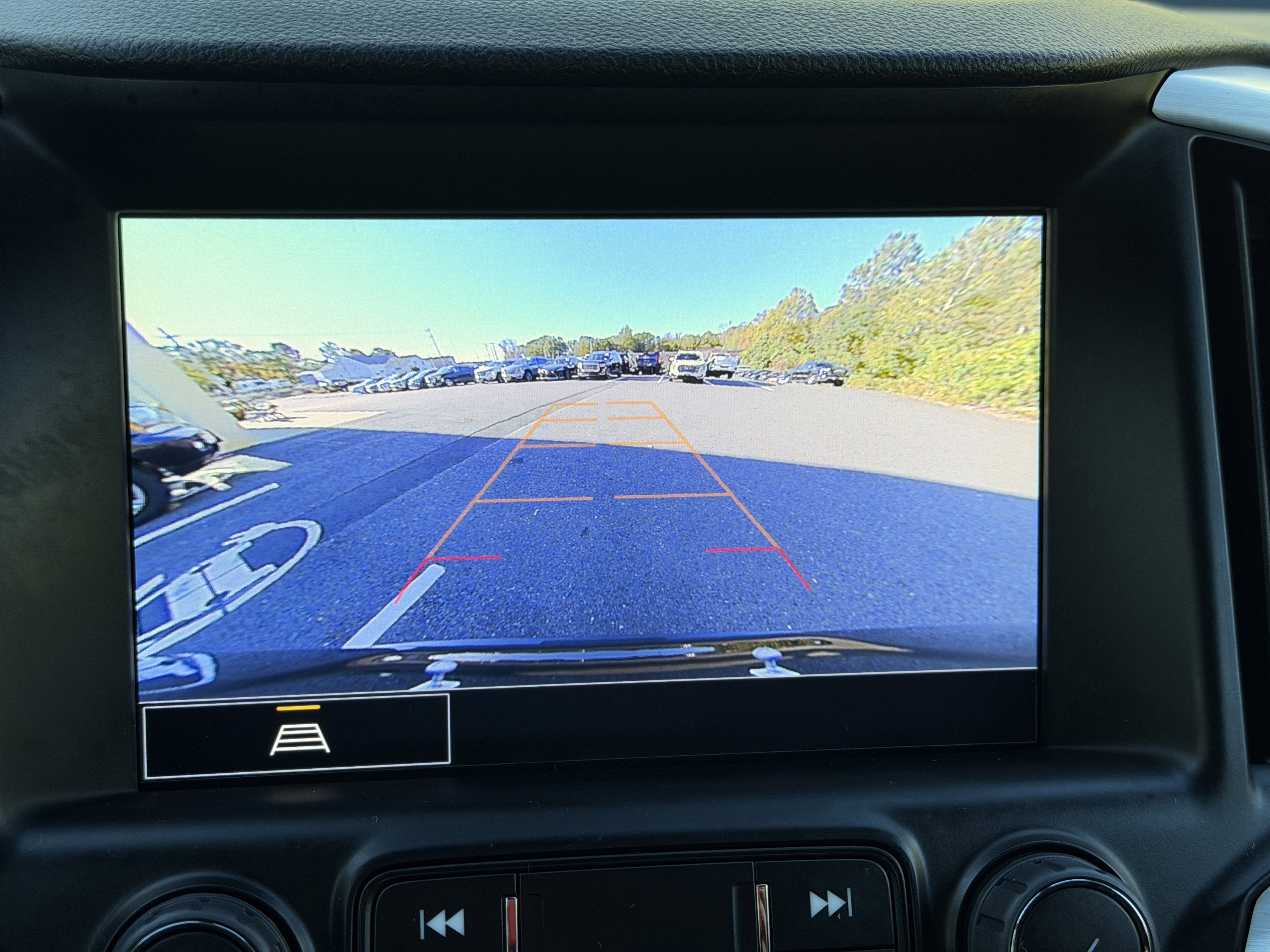 Used 2024 GMC Terrain SLT w/ Infotainment Package II image 4