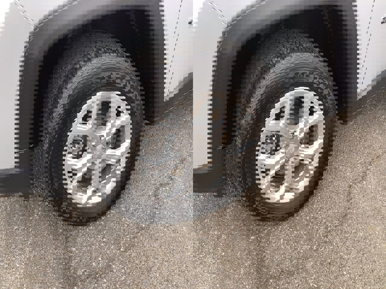 Used 2024 Jeep Compass Sport image 10