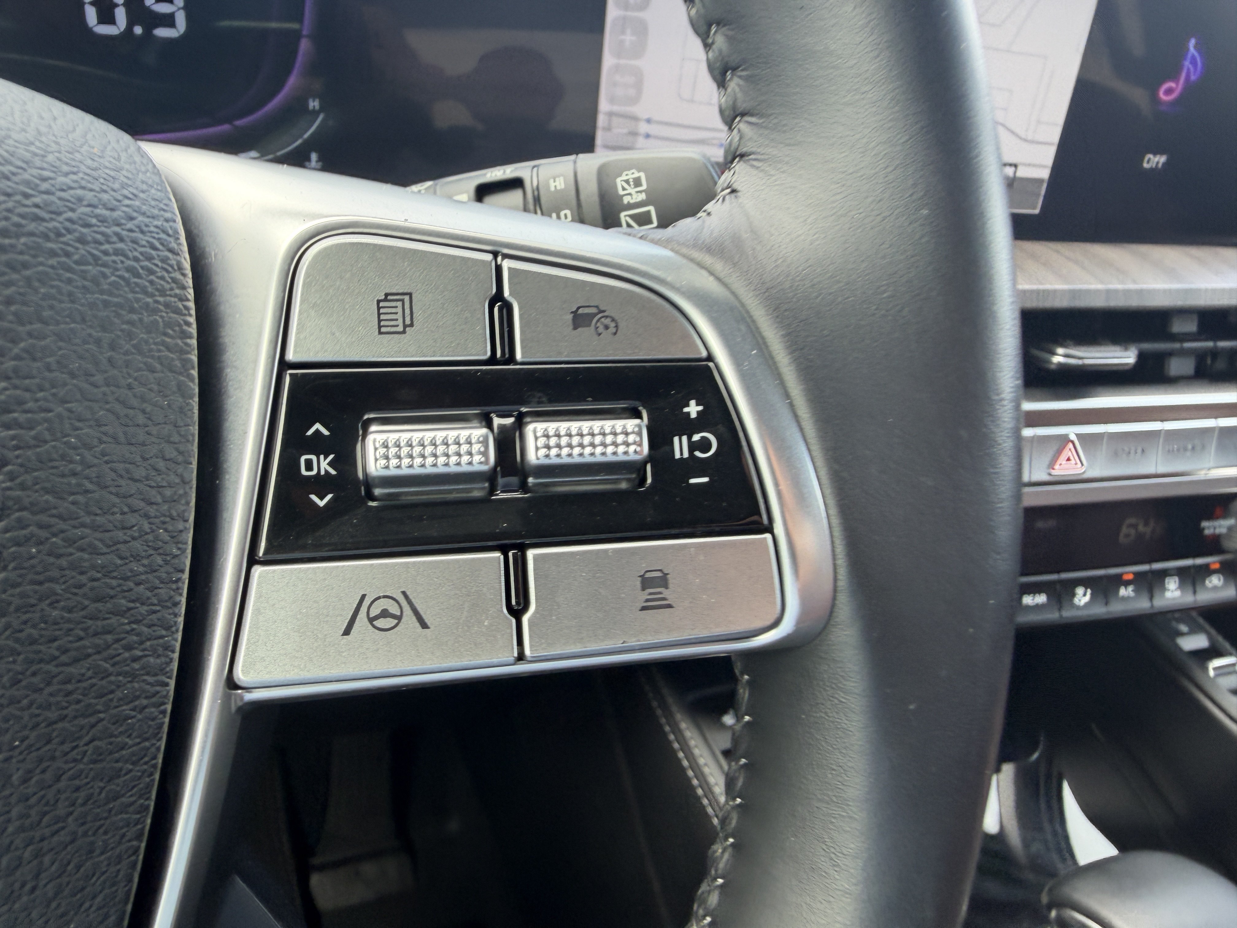 Certified 2024 Kia Telluride EX w/ EX Captain's Chair Package FWD image 28