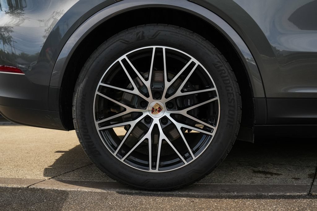 Certified 2026 Porsche Cayenne Coupe AWD/4WD image 37