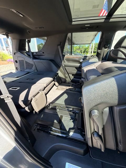 Used 2021 Chevrolet Tahoe Z71 w/ Luxury Package AWD/4WD image 28