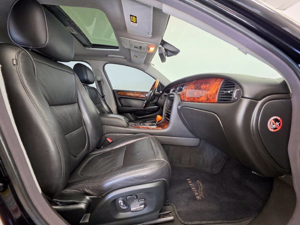 Used 2008 Jaguar XJ8 RWD image 7