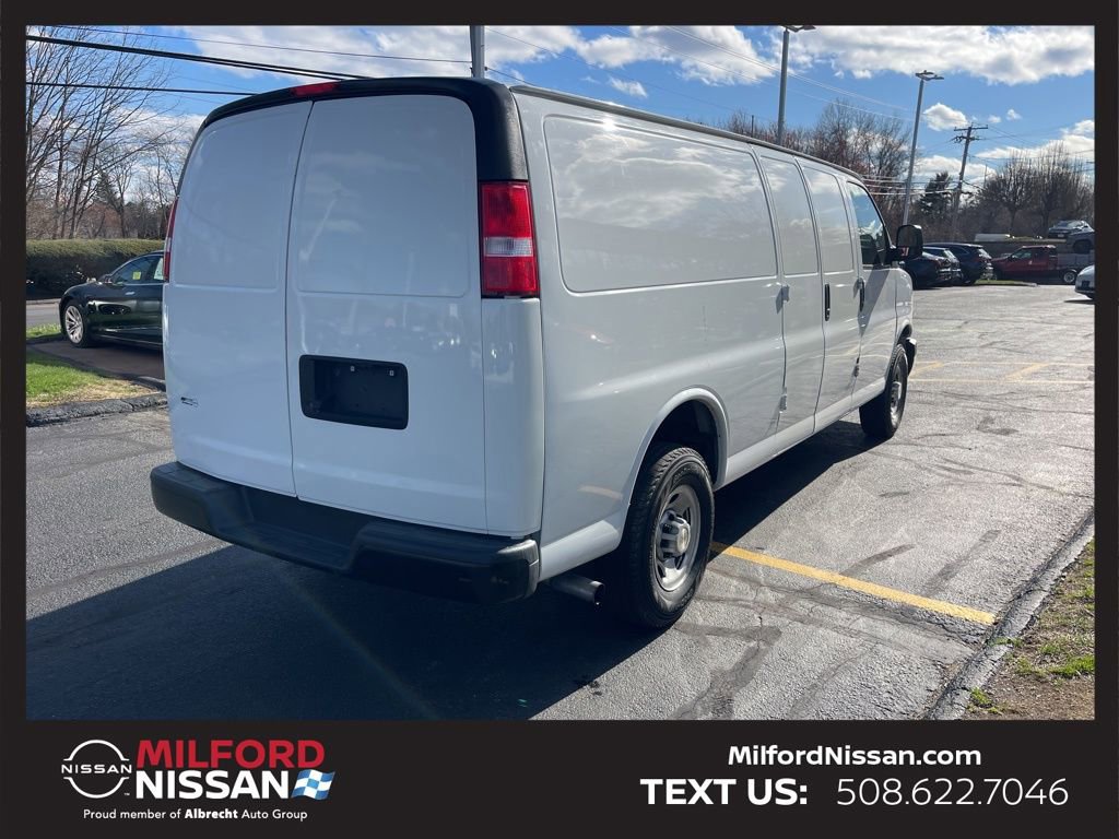 Used 2022 Chevrolet Express 3500 Extended w/ Driver Convenience Package image 5