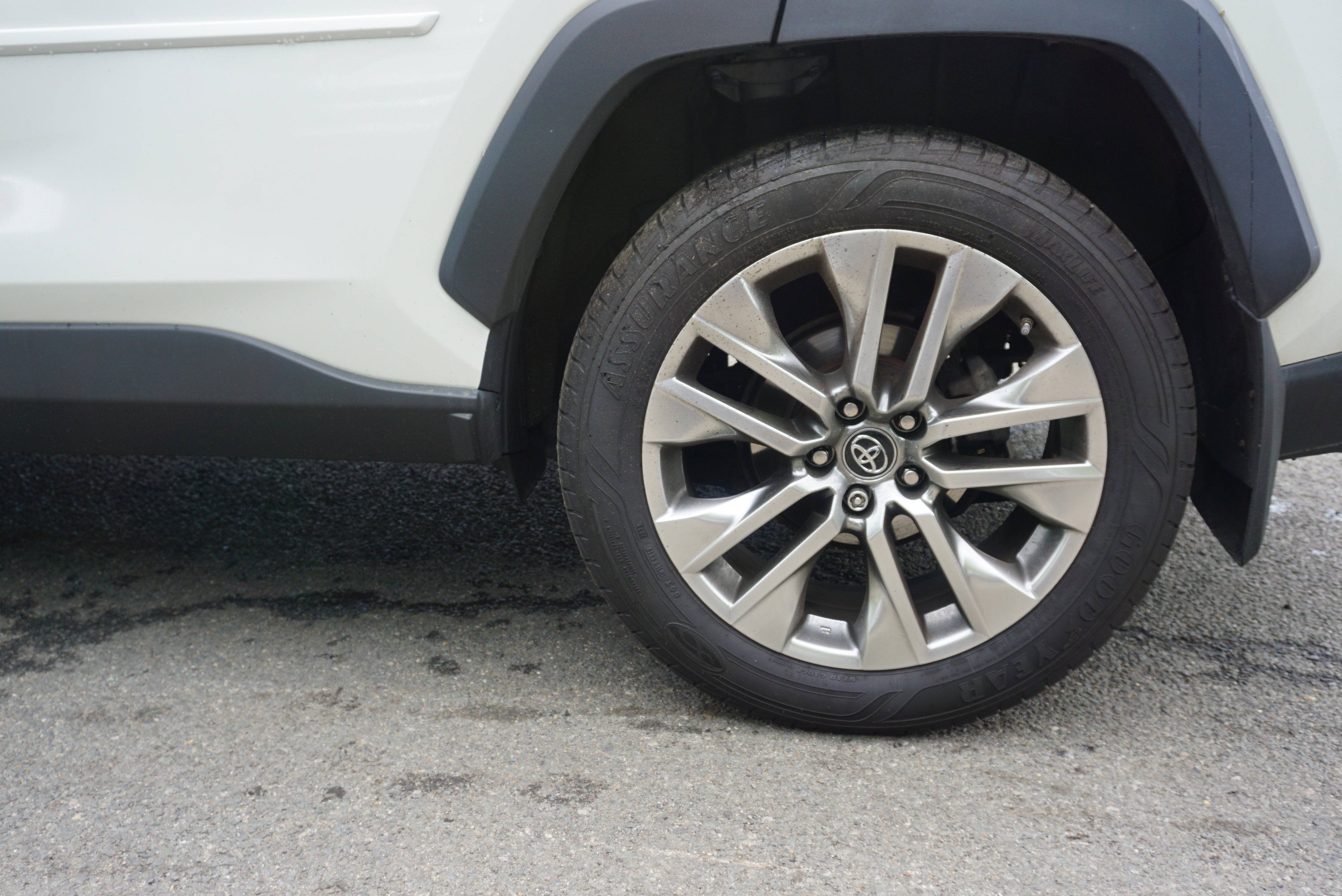 Used 2019 Toyota RAV4 Limited w/ Advanced Technology Package AWD/4WD image 6