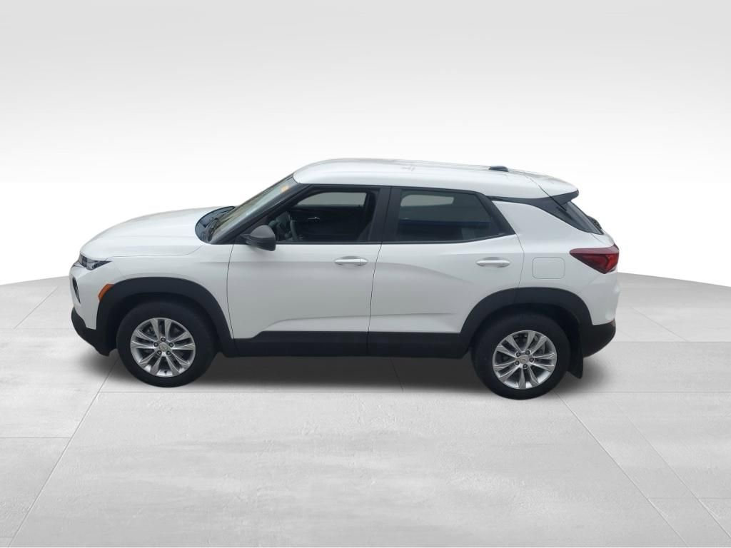 Used 2023 Chevrolet TrailBlazer LS AWD/4WD image 2