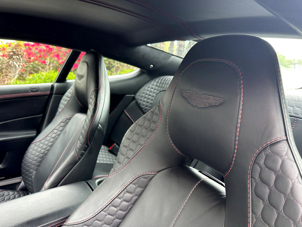 Used 2016 Aston Martin Vanquish Coupe image 28