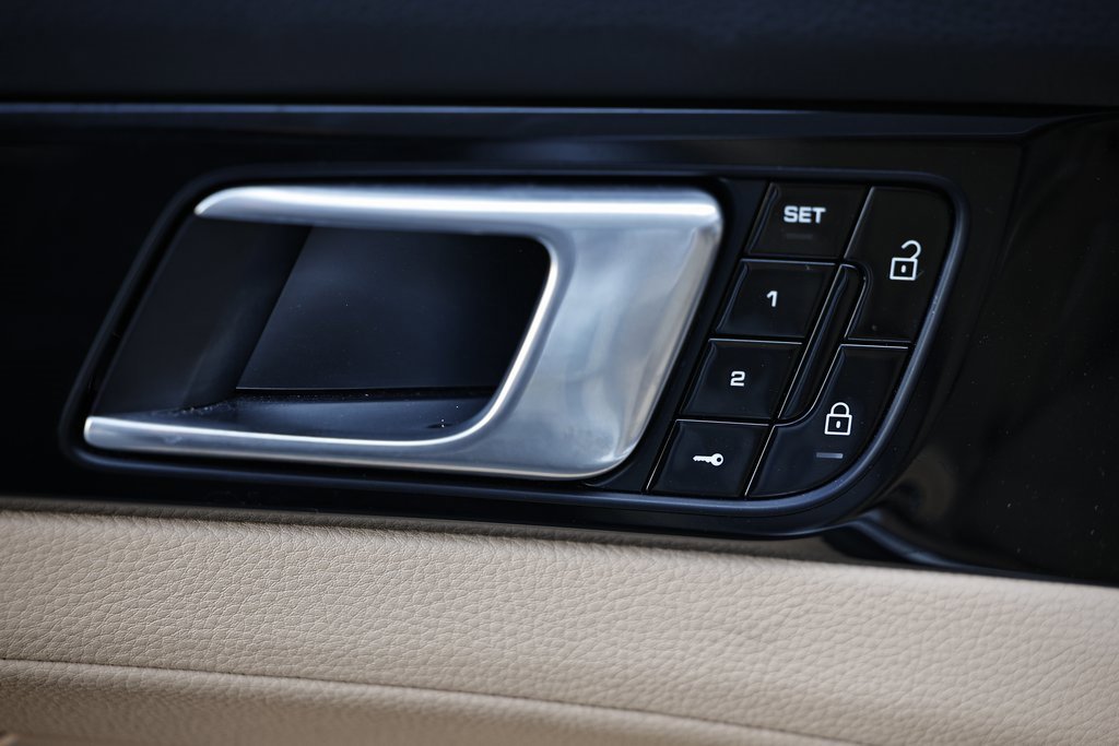 Used 2021 Porsche Panamera 4 image 21