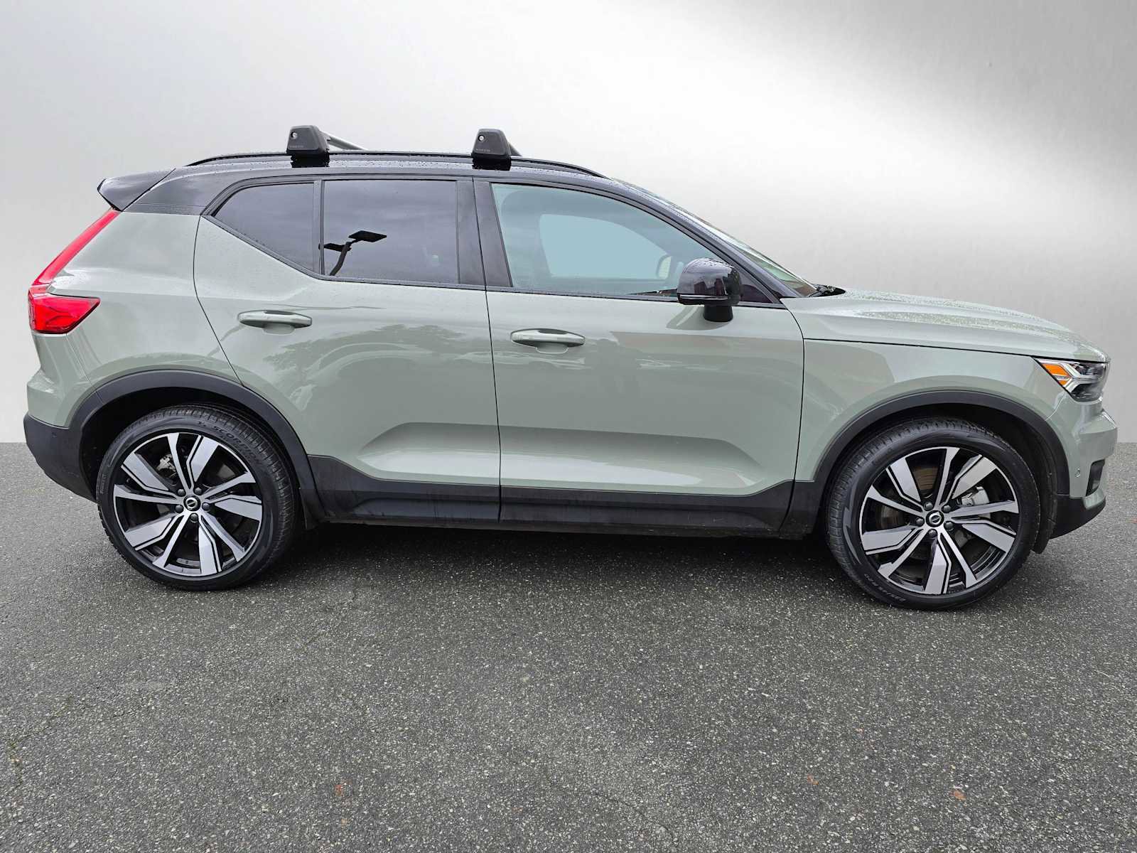 Certified 2022 Volvo XC40 P8 Recharge Ultimate image 10