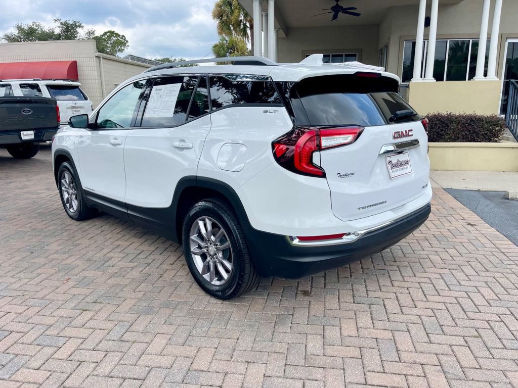 Used 2023 GMC Terrain SLT image 3