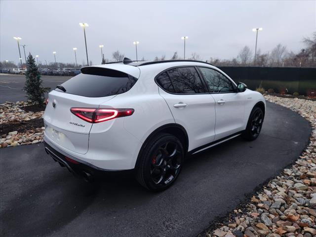 Used 2024 Alfa Romeo Stelvio Veloce image 5