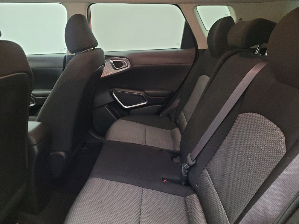 Used 2023 Kia Soul LX w/ LX Technology Package FWD image 18
