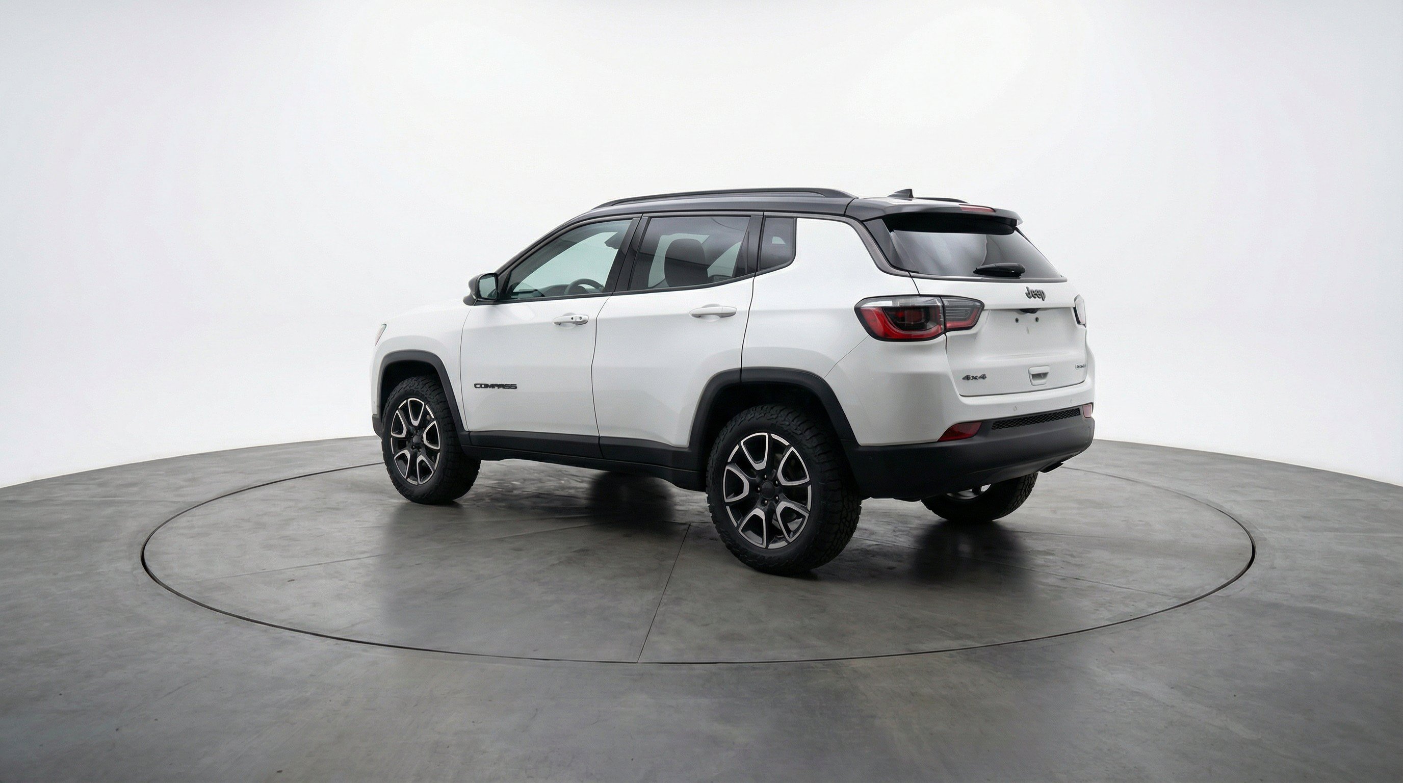 Used 2025 Jeep Compass Trailhawk AWD/4WD image 6