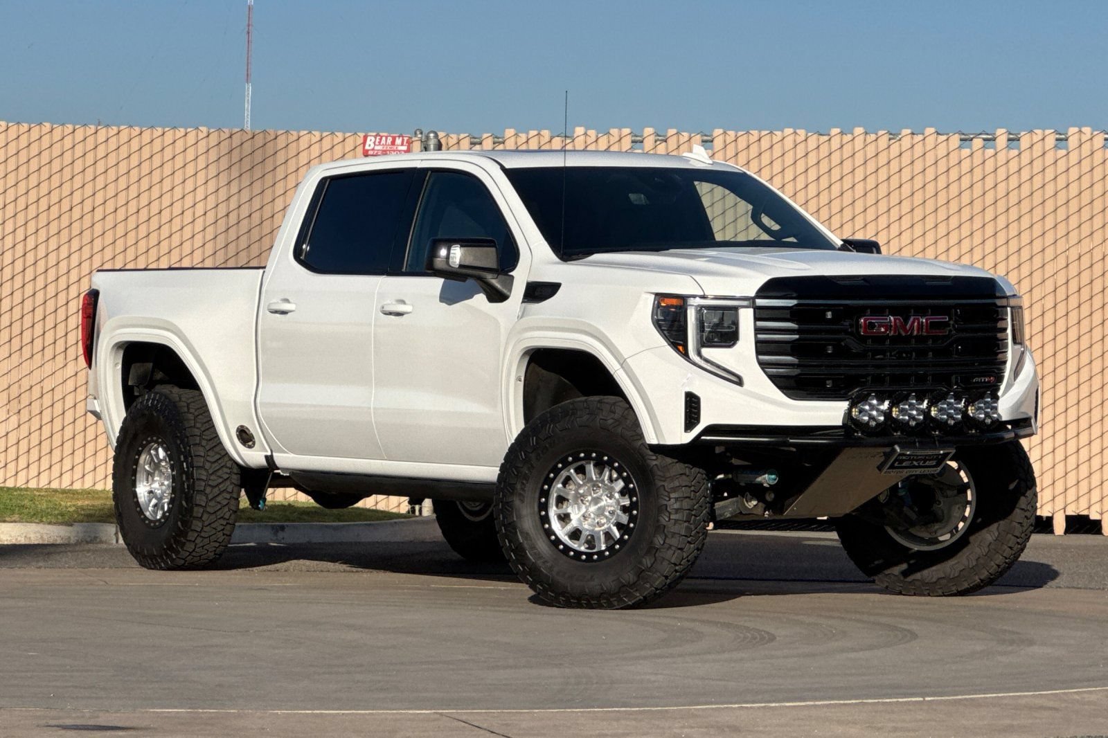 Used 2025 GMC Sierra 1500 AT4 w/ Technology Package AWD/4WD image 2