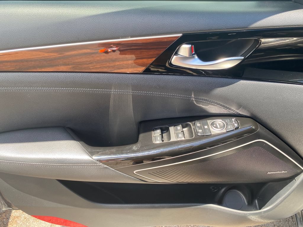 Used 2017 Kia Cadenza Premium w/ Luxury Package FWD image 30