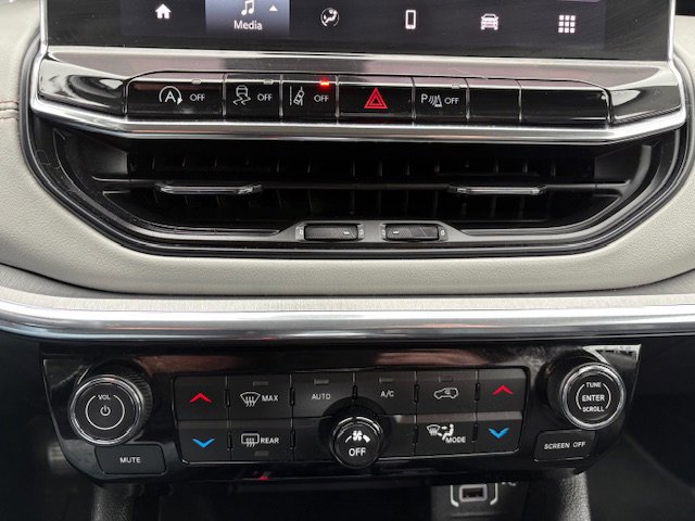 Used 2022 Jeep Compass Limited image 15