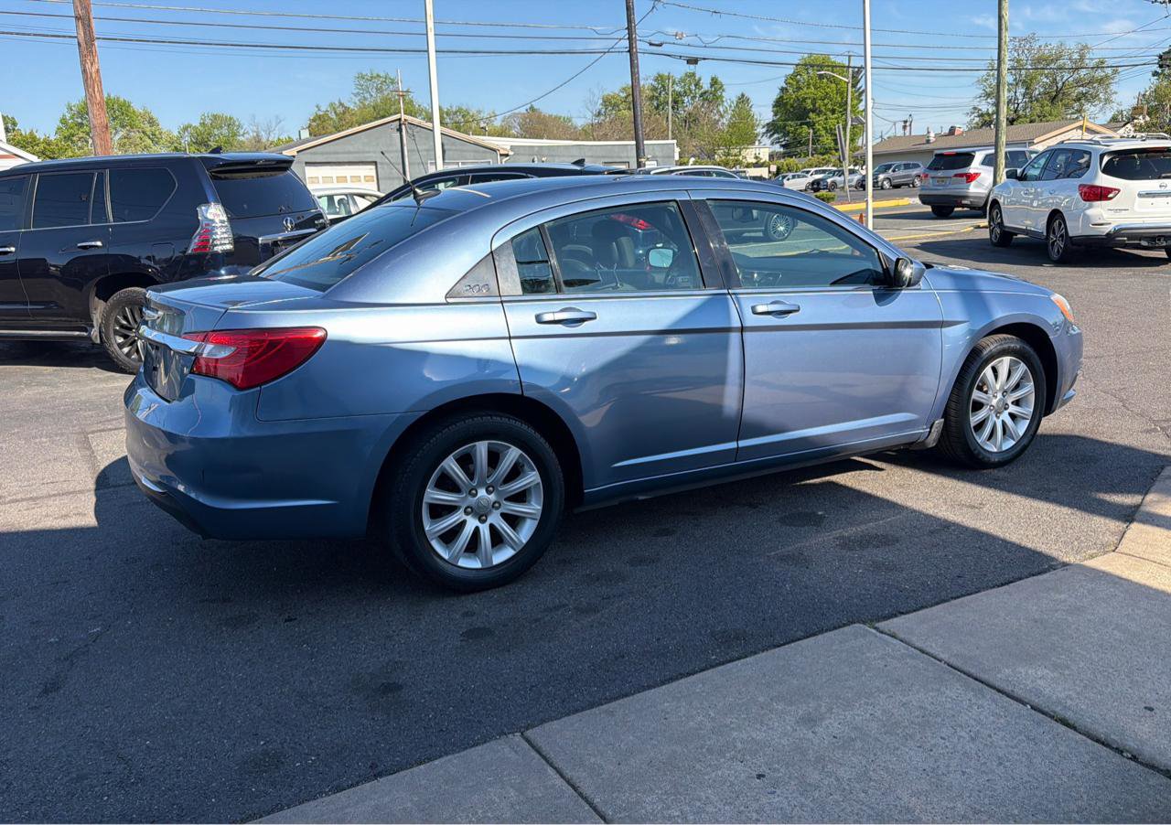 Used 2011 Chrysler 200 Touring FWD image 8