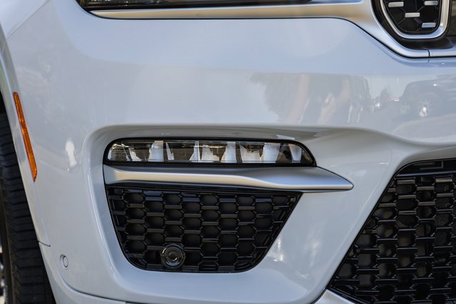 New 2025 Jeep Grand Cherokee Summit image 15