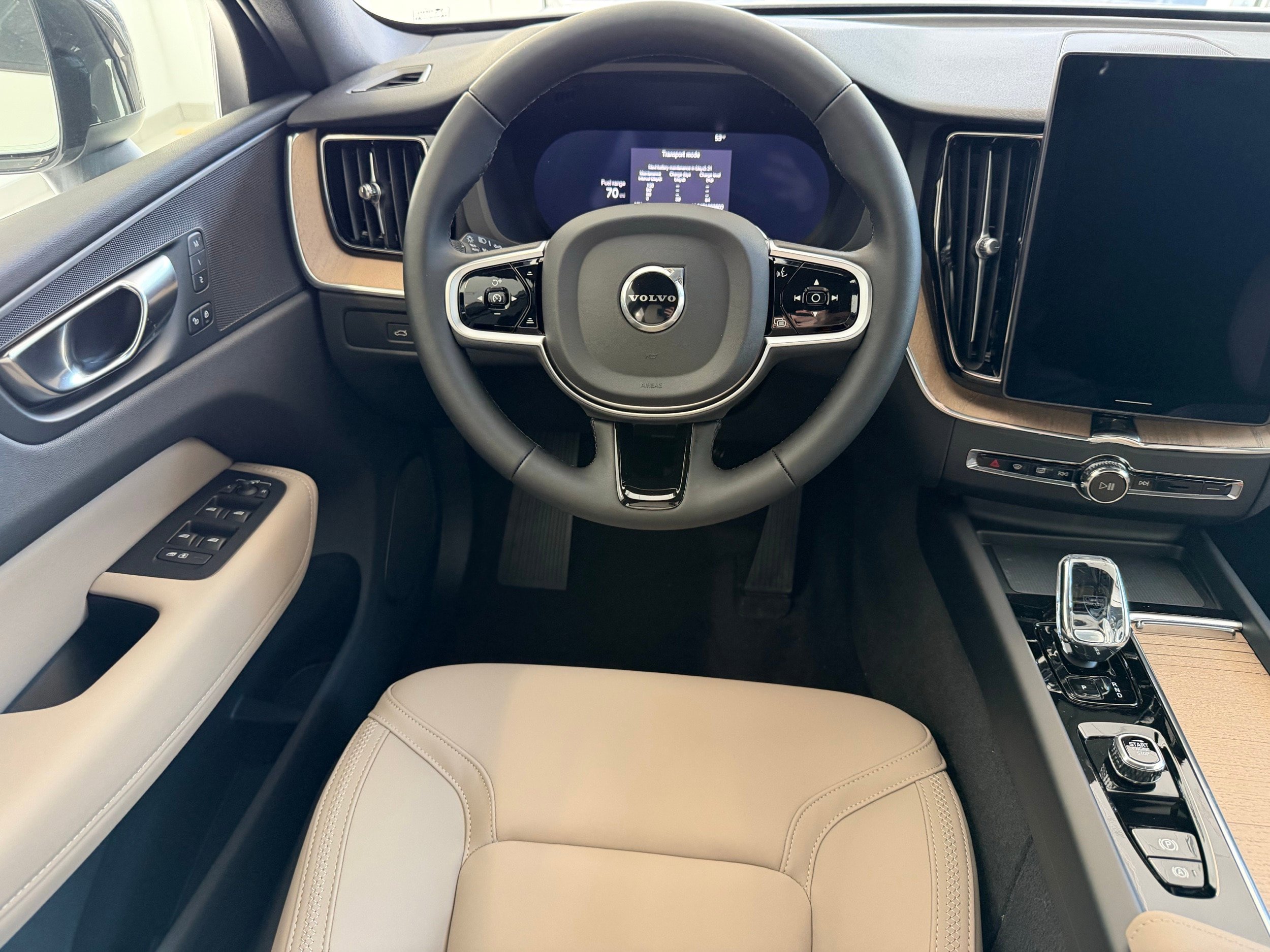 New 2026 Volvo XC60 B5 Plus w/ Protection Package Premier image 22