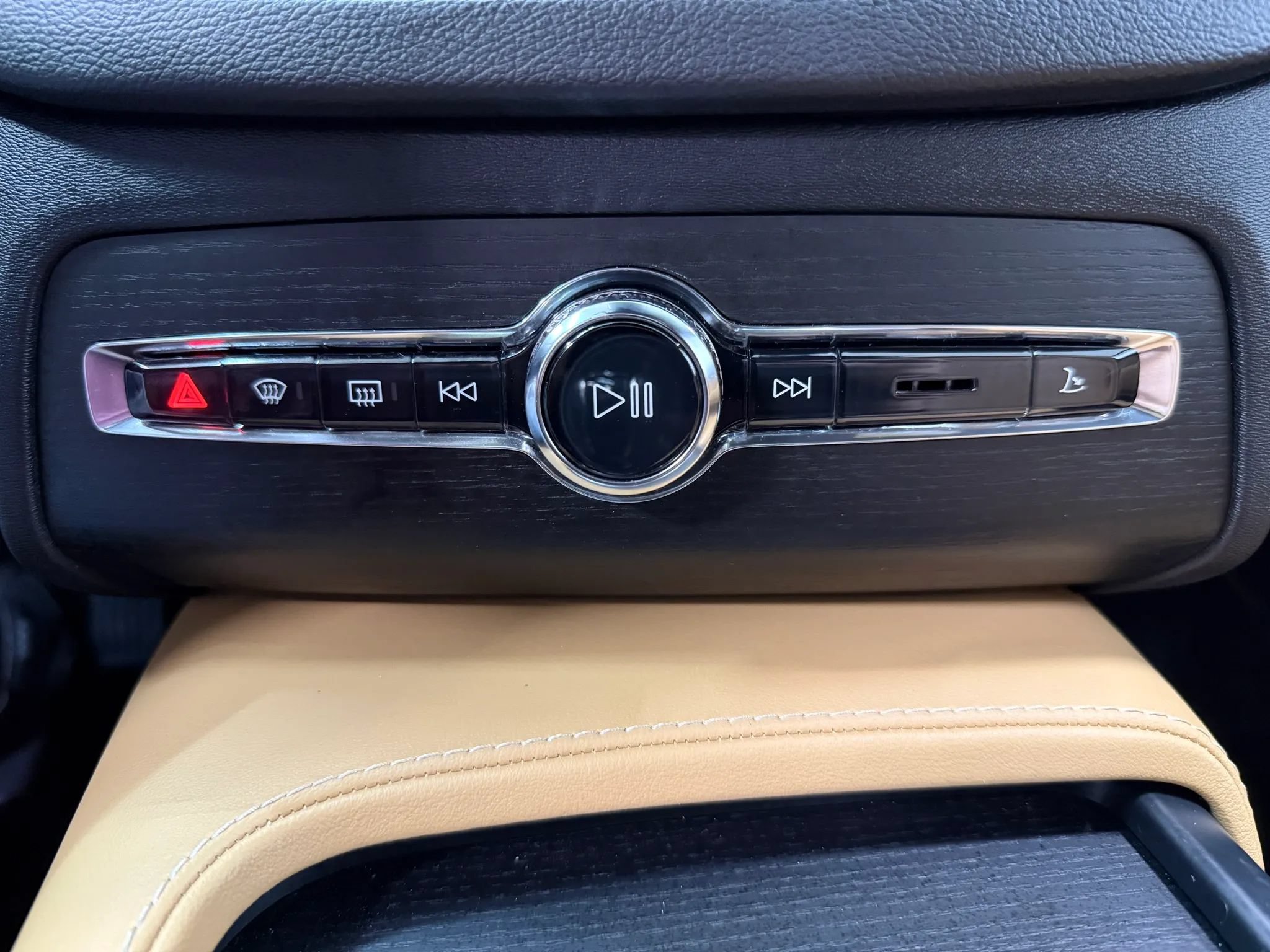 Used 2021 Volvo XC90 T6 Inscription w/ Lounge Package AWD/4WD image 29
