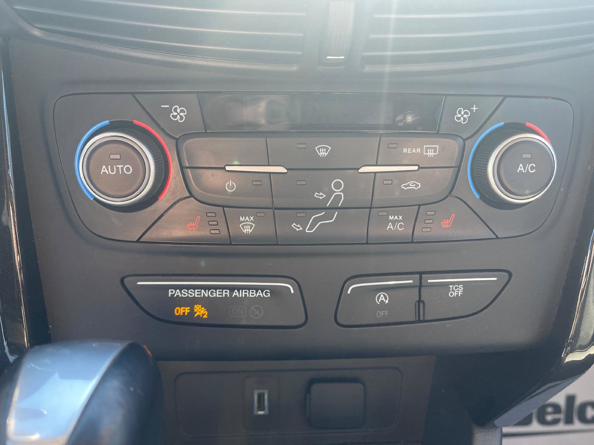 Used 2018 Ford Escape SE w/ SE Sport Appearance Package image 14