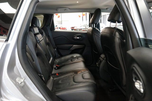 Used 2019 Jeep Cherokee Limited image 12