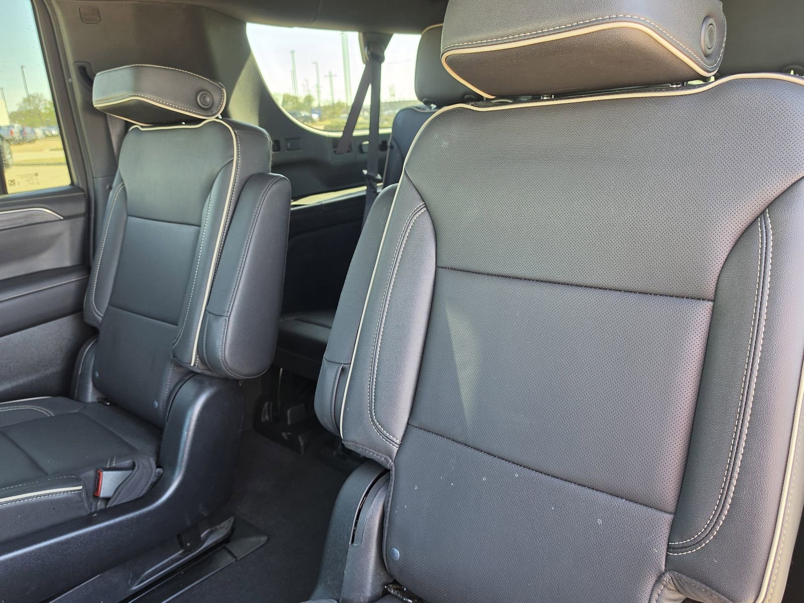 Used 2023 GMC Yukon XL SLT image 16