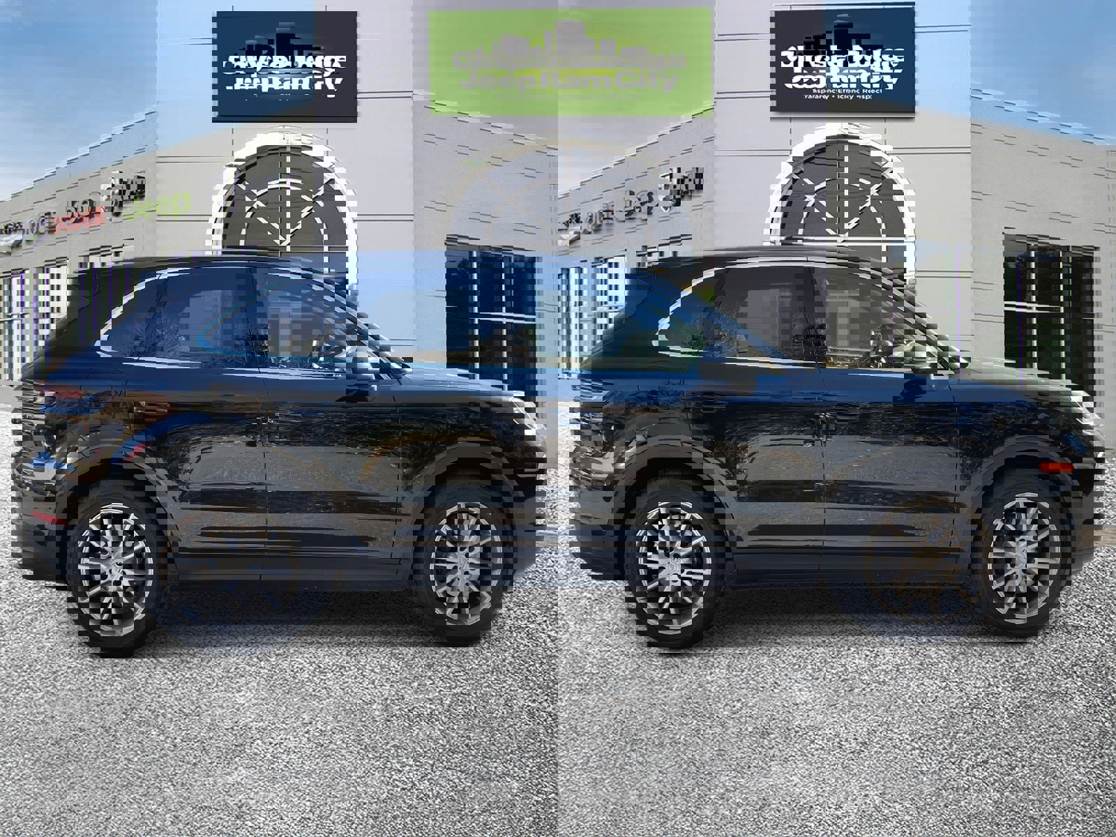 Used 2024 Porsche Cayenne image 5