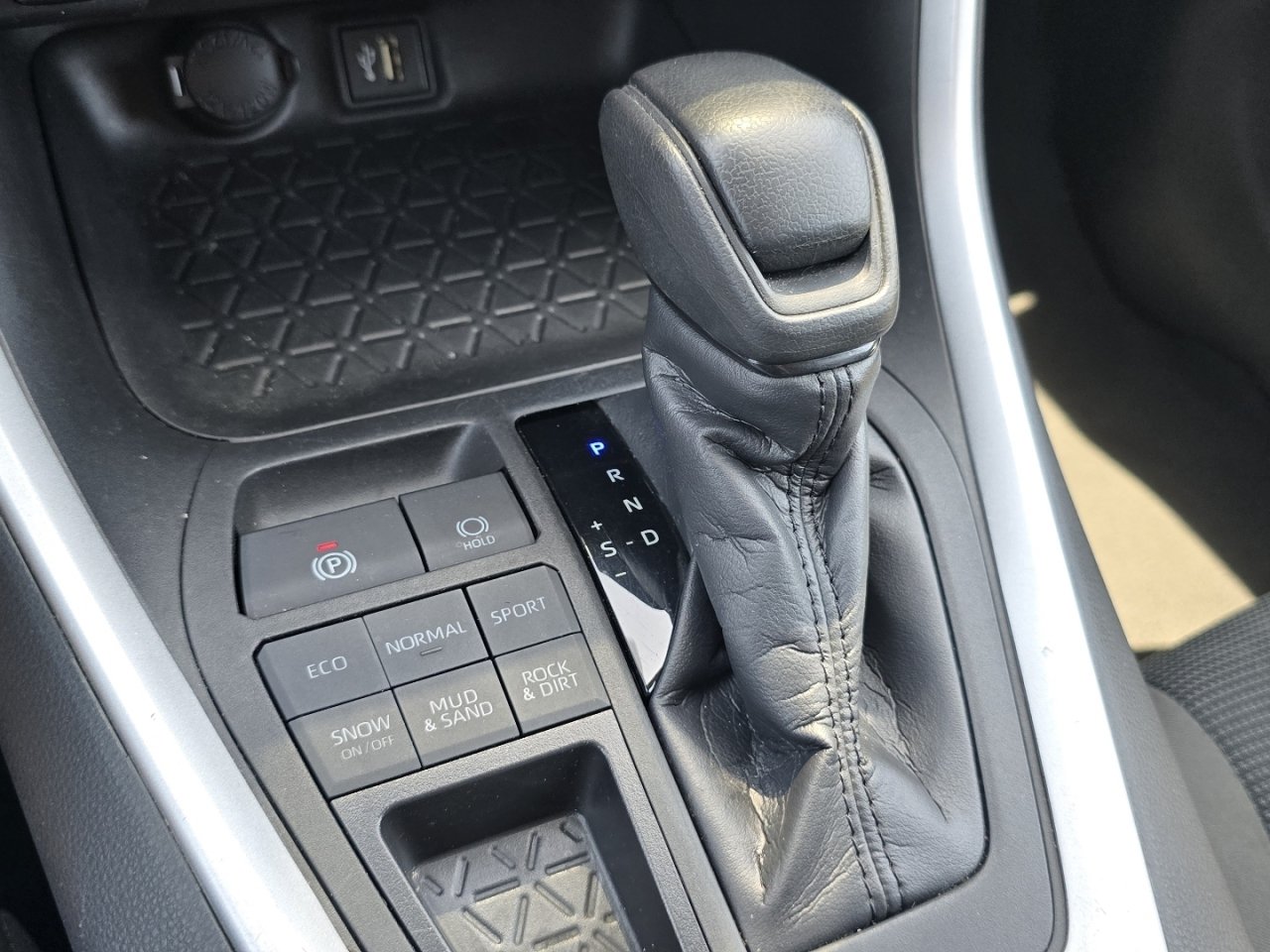 Certified 2024 Toyota RAV4 LE AWD/4WD image 27