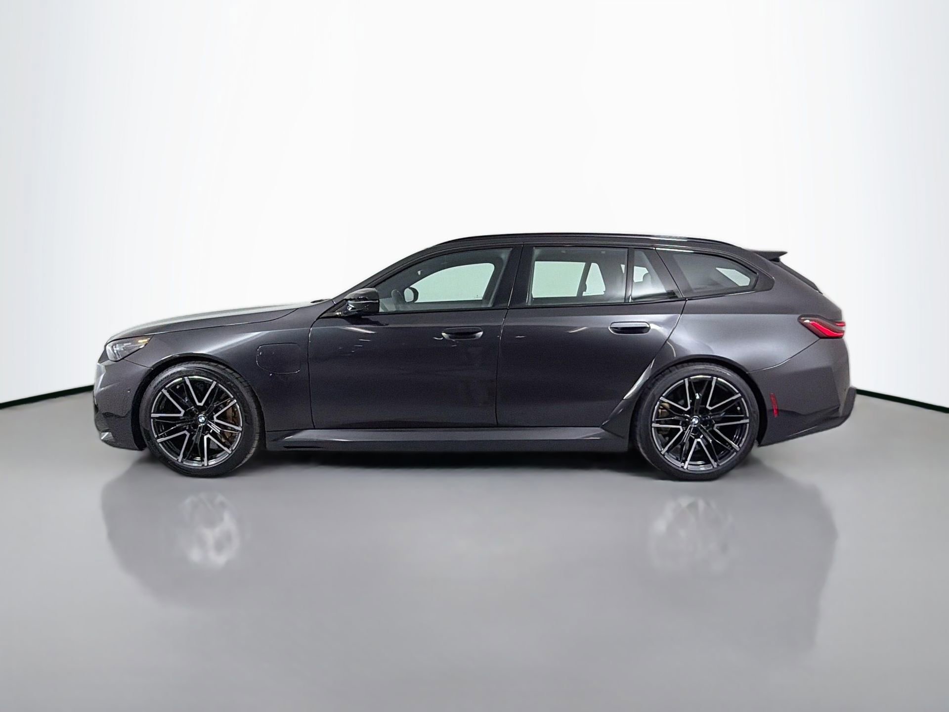 Used 2025 BMW M5 Touring image 9