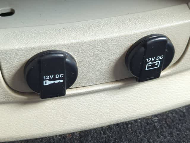 Used 2014 Chrysler Town & Country Touring FWD image 31