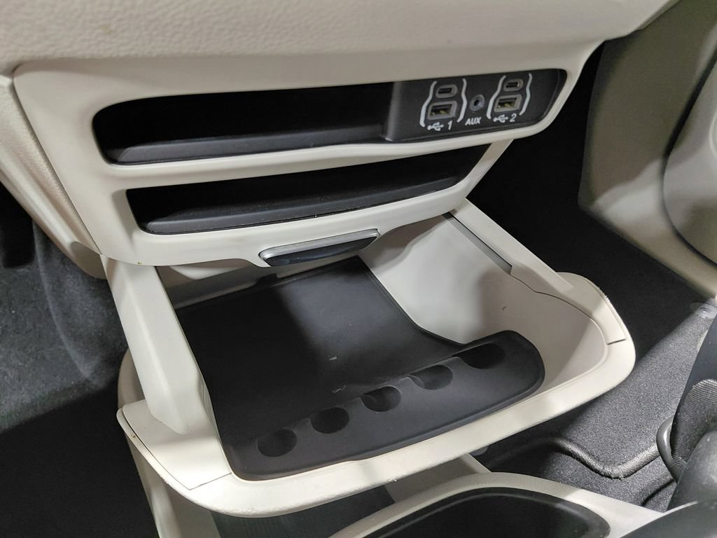 Certified 2024 Chrysler Pacifica Limited FWD image 35