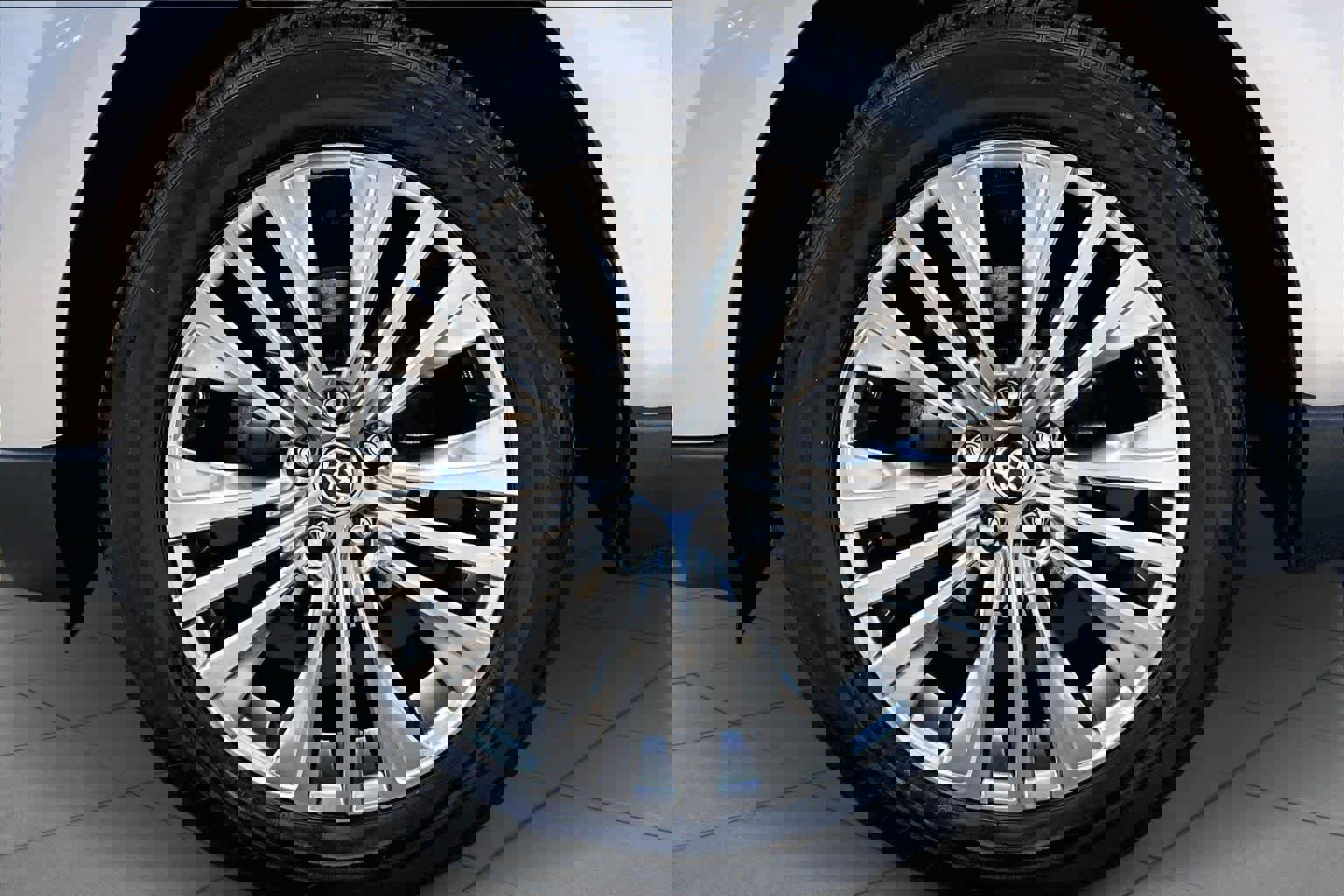 Used 2021 Toyota Venza Limited w/ Advanced Technology Package image 11