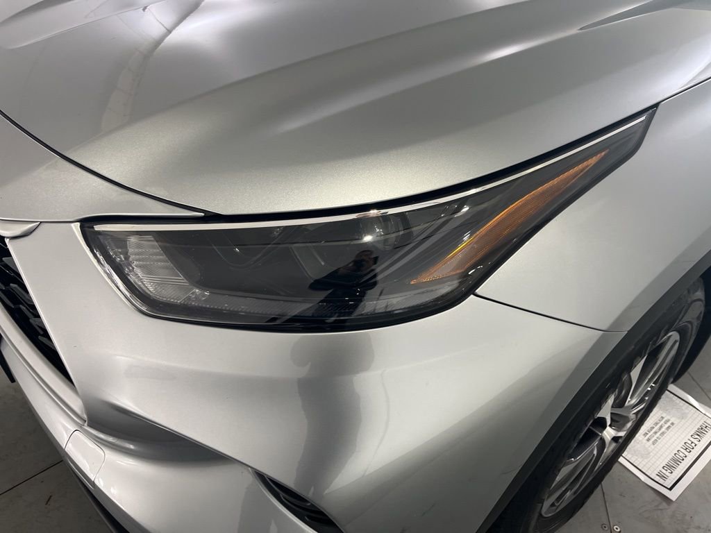 Used 2022 Toyota Highlander XLE AWD/4WD image 39