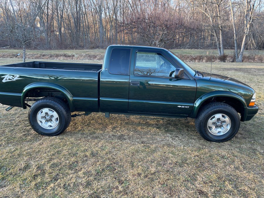 Used 2002 Chevrolet S10 Pickup LS w/ LS Preferred Equipment Group AWD/4WD image 3