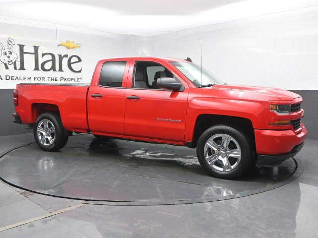 Used 2019 Chevrolet Silverado 1500 Custom w/ Custom Convenience Package AWD/4WD image 6