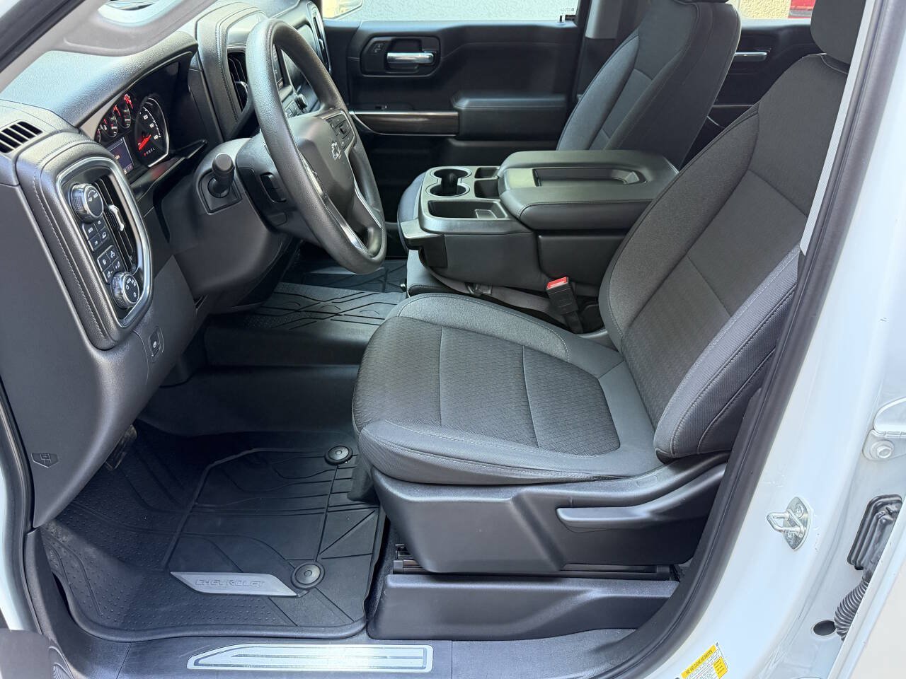 Used 2020 Chevrolet Silverado 1500 RST w/ RST Value Package AWD/4WD image 18
